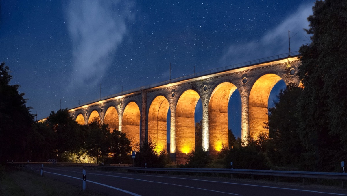 Che cos'è la luce? - Velocità della luce: 300.000 km/s