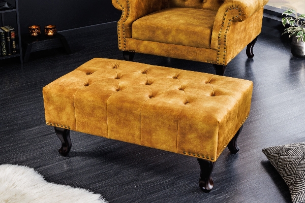 Poggiapiedi CHESTERFIELD look antico velluto giallo senape der Firma Casa Élite