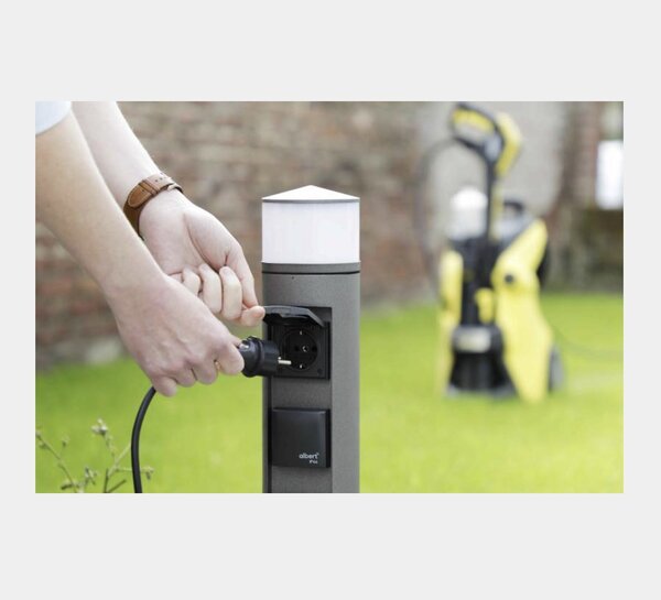 Colonna con prese elettriche con luce der Firma Albert Leuchten